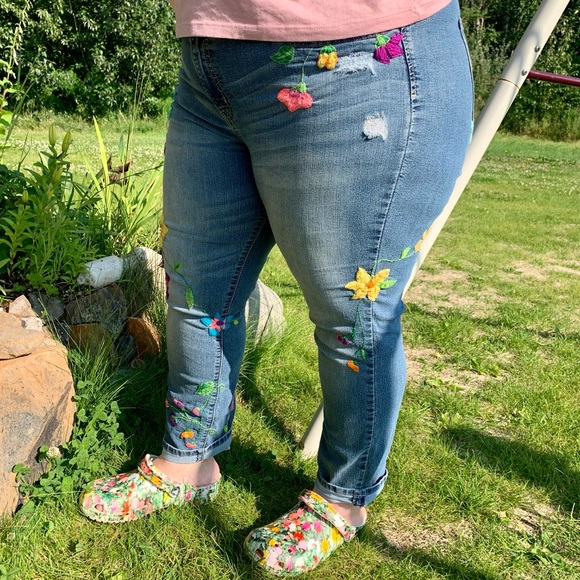 COPY - Hand embroidered plus size jeans - Picture 5 of 7